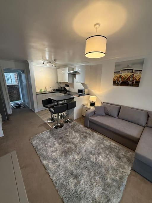 1st Floor Flat In Crawley! Close To Gatwick * Crawley (West Sussex)