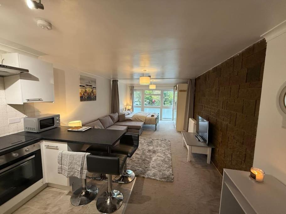 Apartamento 1st Floor Flat In Crawley! Close To Gatwick Crawley (West Sussex)